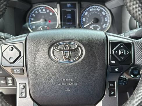 Certified 2021 Toyota Tacoma TRD Off-Road AWD/4WD image 11