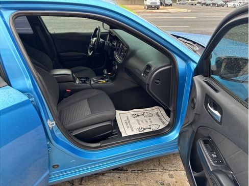 Used 2019 Dodge Charger SXT w/ Blacktop Package RWD image 9