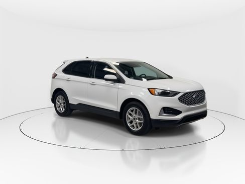 Used 2024 Ford Edge SEL image 2