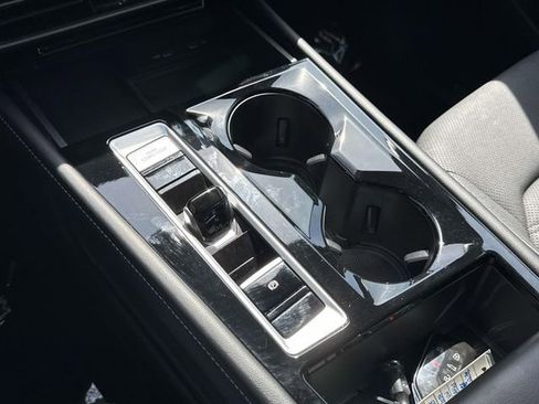 Used 2024 Volkswagen Atlas SE image 24