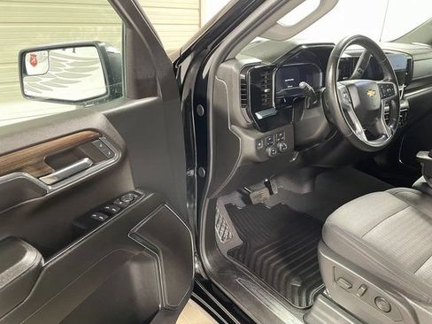 Used 2024 Chevrolet Silverado 1500 LT AWD/4WD image 10