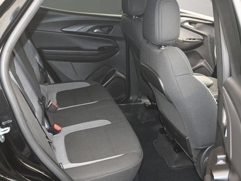 Used 2023 Chevrolet TrailBlazer LT FWD image 12