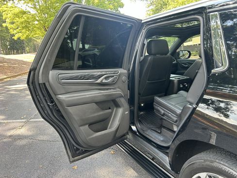 Used 2022 GMC Yukon Denali w/ Denali Premium Package AWD/4WD image 16