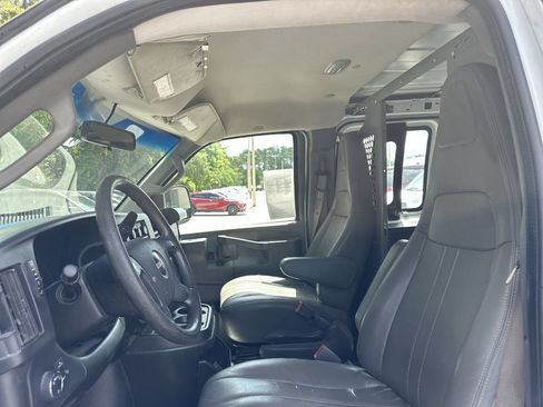 Used 2018 GMC Savana 2500 RWD image 2