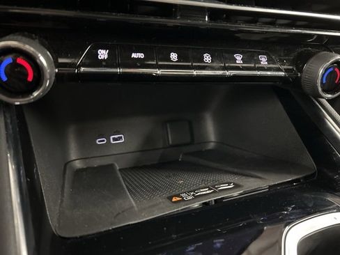 Used 2024 Chevrolet Traverse RS image 17