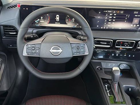 New 2027 Nissan Sentra SR w/ Floor Mat Package FWD image 15