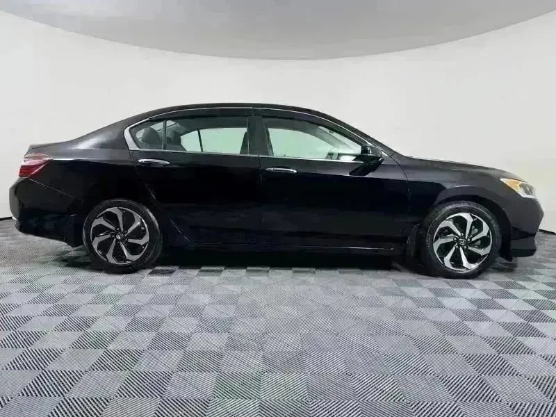 Used 2017 Honda Accord EX image 7