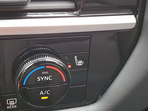 Used 2025 Nissan Pathfinder SL AWD/4WD image 19