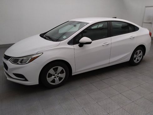 Used 2018 Chevrolet Cruze LS FWD image 2