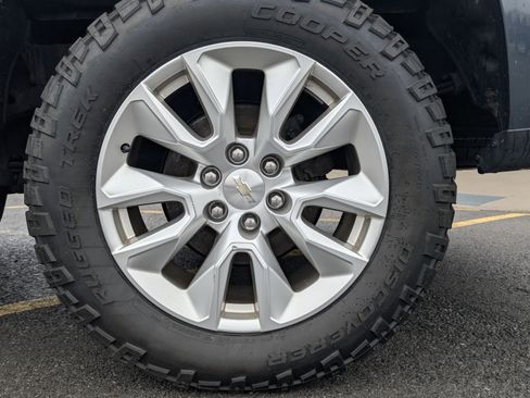 Used 2020 Chevrolet Silverado 1500 Custom w/ Custom Value Package image 9