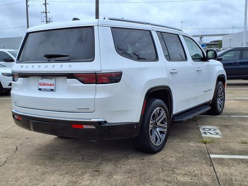 Used 2024 Jeep Wagoneer Series II w/ Flexible Seating Group RWD image 27