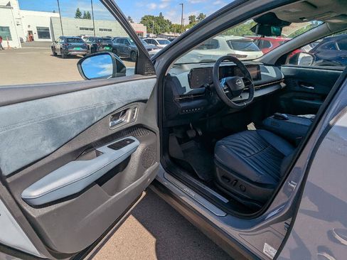 Used 2023 Nissan Ariya AWD/4WD image 16