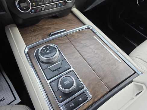 Used 2020 Ford Expedition Platinum image 18