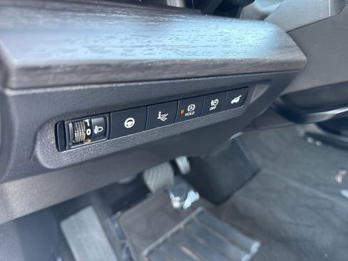 Used 2023 Nissan Ariya AWD image 26