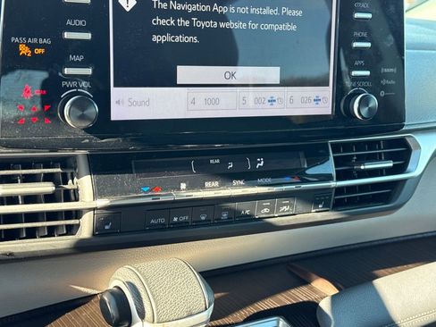 Used 2023 Toyota Sienna XLE image 24