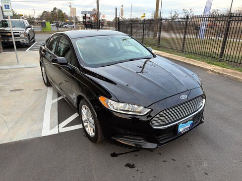 Used 2016 Ford Fusion SE image 8