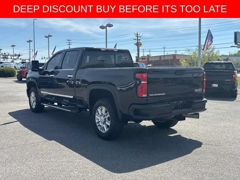 Used 2024 Chevrolet Silverado 2500 High Country w/ Technology Package AWD/4WD image 6