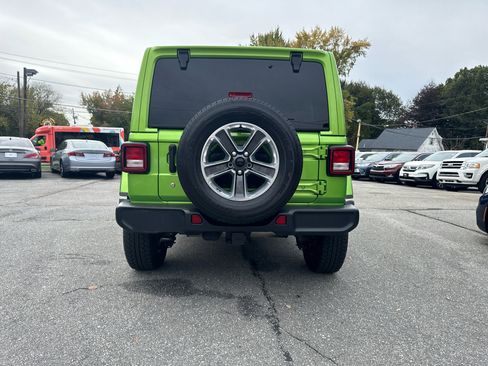 Used 2018 Jeep Wrangler Unlimited Sahara image 11