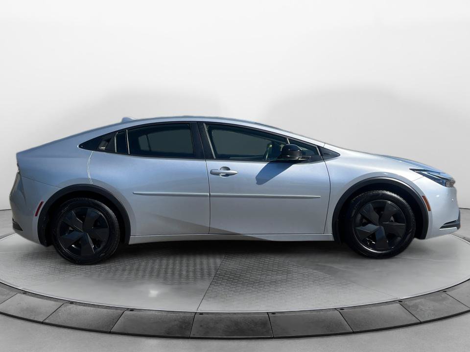 Used 2025 Toyota Prius LE FWD image 8