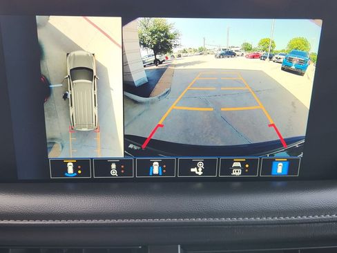 Used 2023 Chevrolet Tahoe Z71 w/ Z71 Off-Road Package AWD/4WD image 17