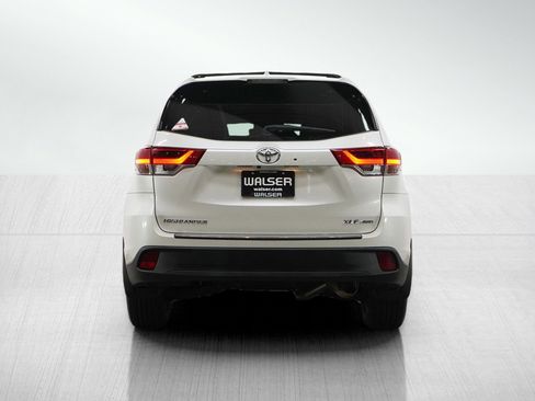 Used 2017 Toyota Highlander XLE w/ Protection Package #3 AWD/4WD image 4