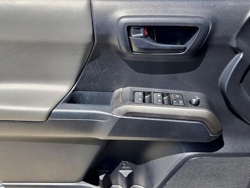Used 2018 Toyota Tacoma SR5 RWD image 26