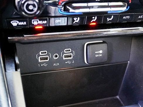 Used 2023 Jeep Grand Cherokee Laredo RWD image 28