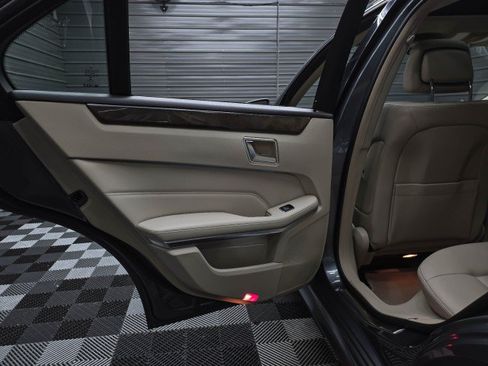 Used 2016 Mercedes-Benz E 350 Sedan image 35