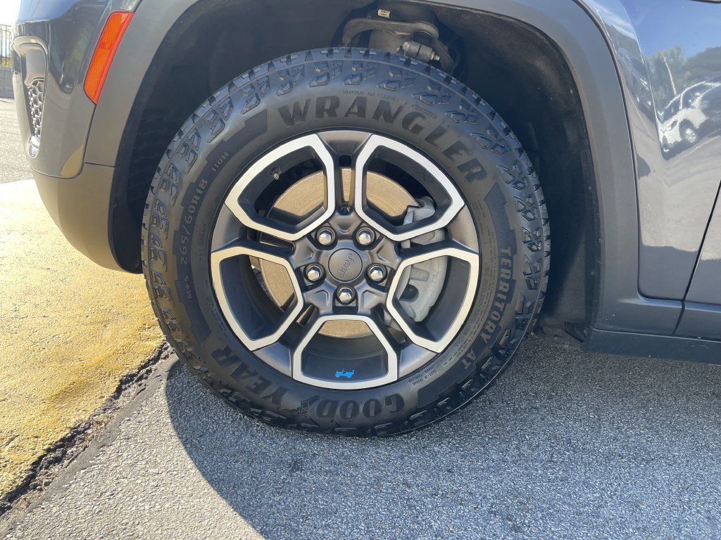 Certified 2024 Jeep Grand Cherokee Trailhawk AWD/4WD image 9