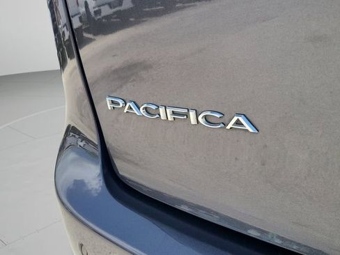 Used 2023 Chrysler Pacifica Touring-L FWD image 31
