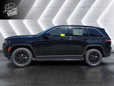 New 2026 Jeep Grand Cherokee Altitude AWD/4WD image 3