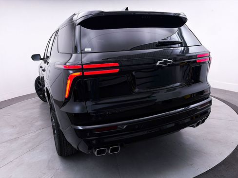 Used 2024 Chevrolet Traverse RS image 11