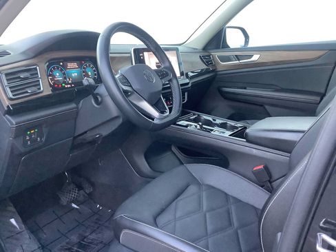 Used 2024 Volkswagen Atlas SE AWD/4WD image 3