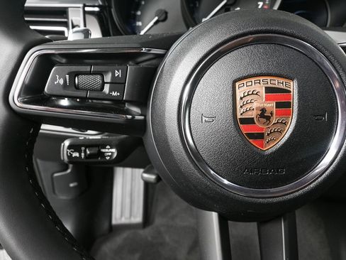 Certified 2025 Porsche Macan image 9