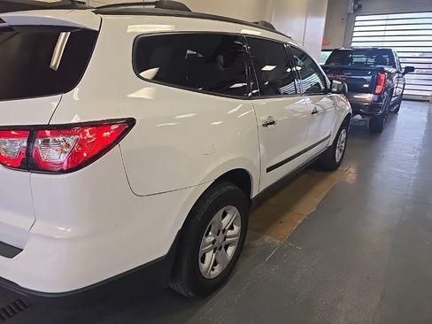 Used 2017 Chevrolet Traverse LS FWD image 3