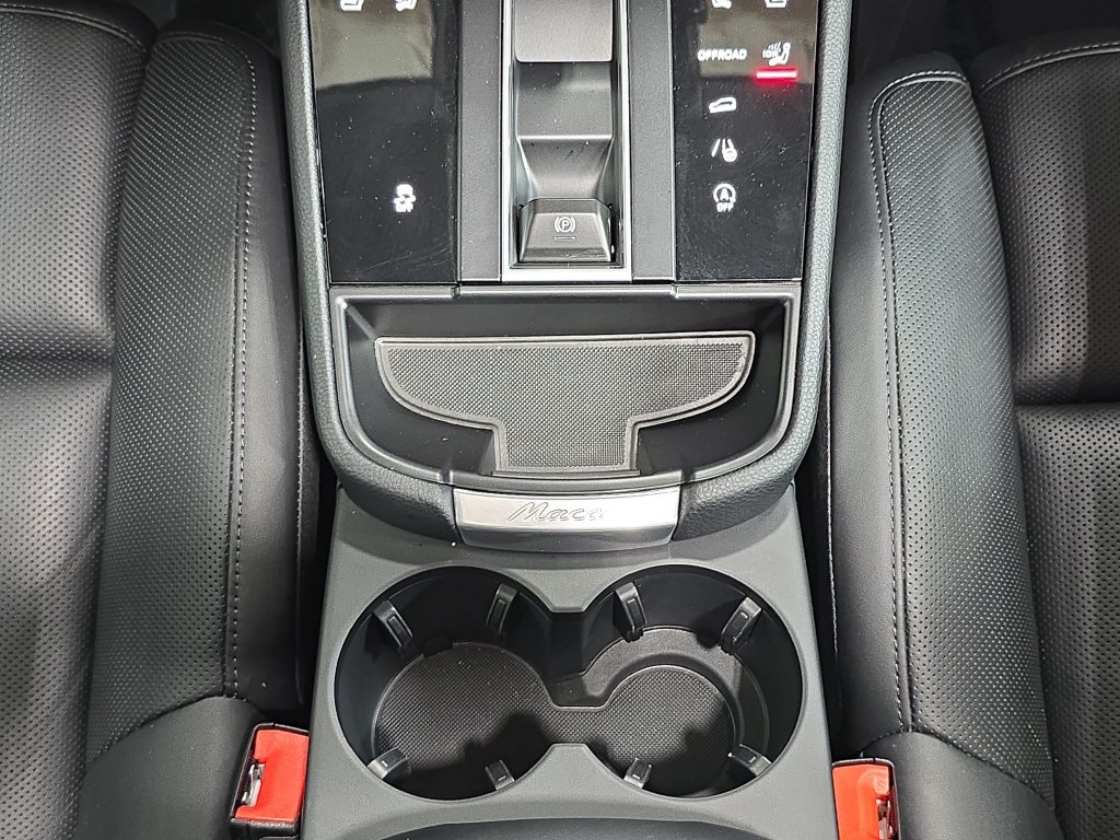 Certified 2026 Porsche Macan AWD/4WD image 20