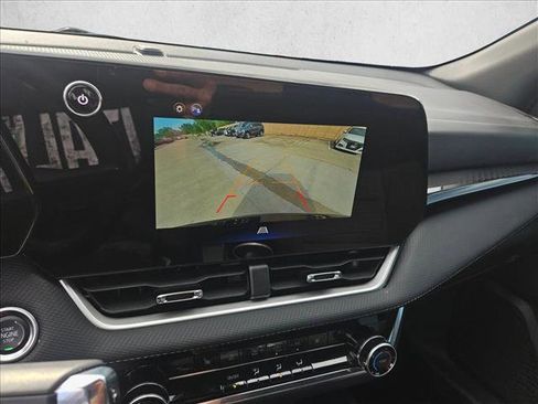 Used 2025 Chevrolet Equinox LT image 18