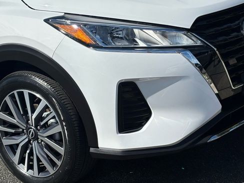Certified 2023 Nissan Kicks SV image 5