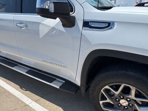 Used 2024 GMC Sierra 1500 SLT AWD/4WD image 5