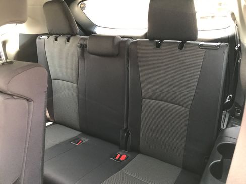 Used 2023 Toyota Highlander LE AWD/4WD image 24
