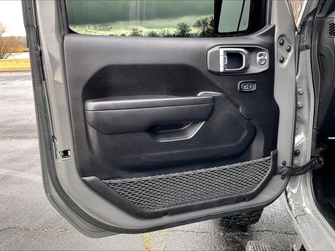 Used 2023 Jeep Gladiator Rubicon image 18