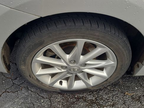 Used 2013 Toyota Prius V Two image 5