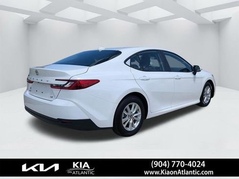Used 2025 Toyota Camry LE image 3