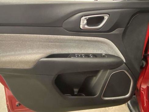 Used 2024 Jeep Compass Latitude image 12