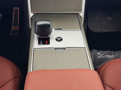 New 2026 Land Rover Range Rover SV AWD/4WD image 16