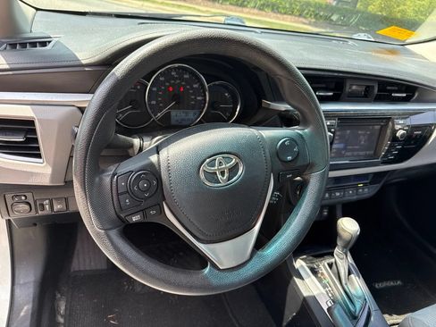 Used 2016 Toyota Corolla LE FWD image 9