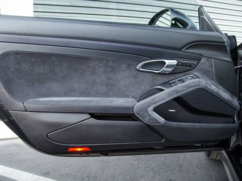 Certified 2016 Porsche 911 Targa 4 GTS AWD/4WD image 12
