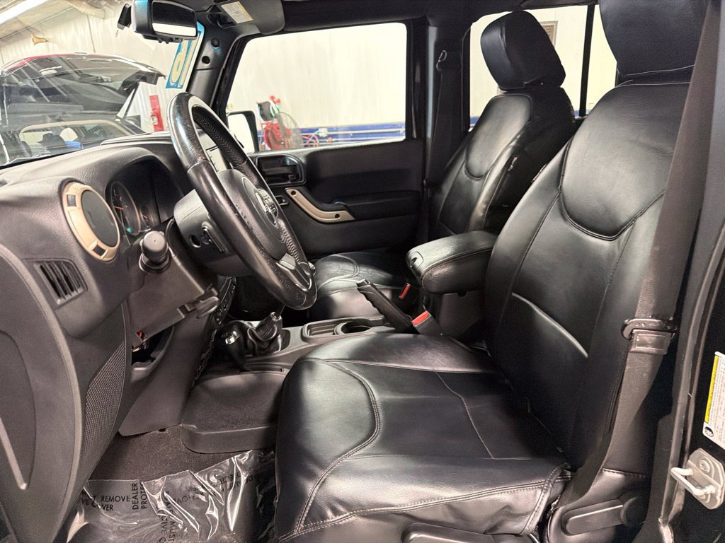 Used 2016 Jeep Wrangler Unlimited Sahara AWD/4WD image 14