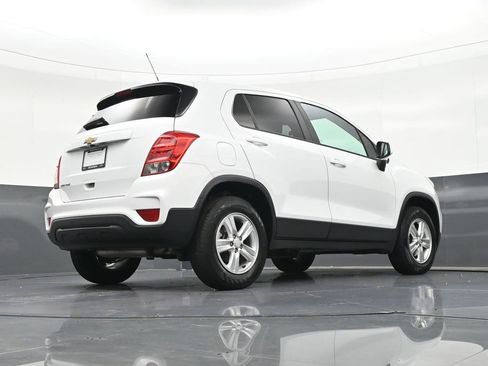 Used 2022 Chevrolet Trax LS w/ Tint and Cruise Package AWD/4WD image 29