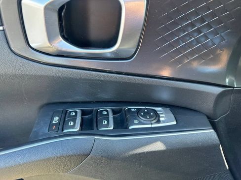 Used 2023 Kia Sorento LX AWD/4WD image 11